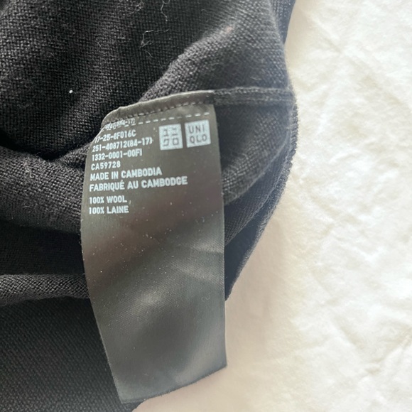 Size M | Uniqlo Black Sweater | Lightweight Wool | EUC - Picture 3 of 4